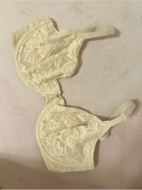 Victoria’s Secret Body by Victoria Unlined Demi Nude Lace Bra
